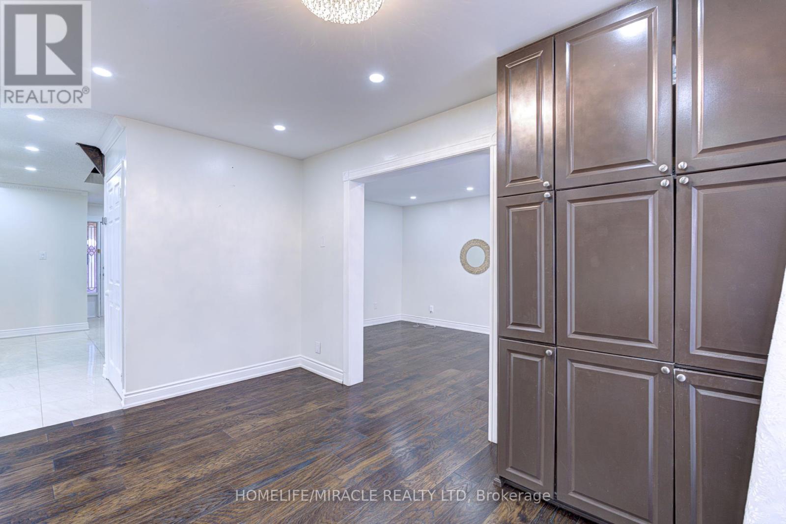 55 Castlehill Road, Brampton, Ontario  L6X 4C9 - Photo 19 - W12237218