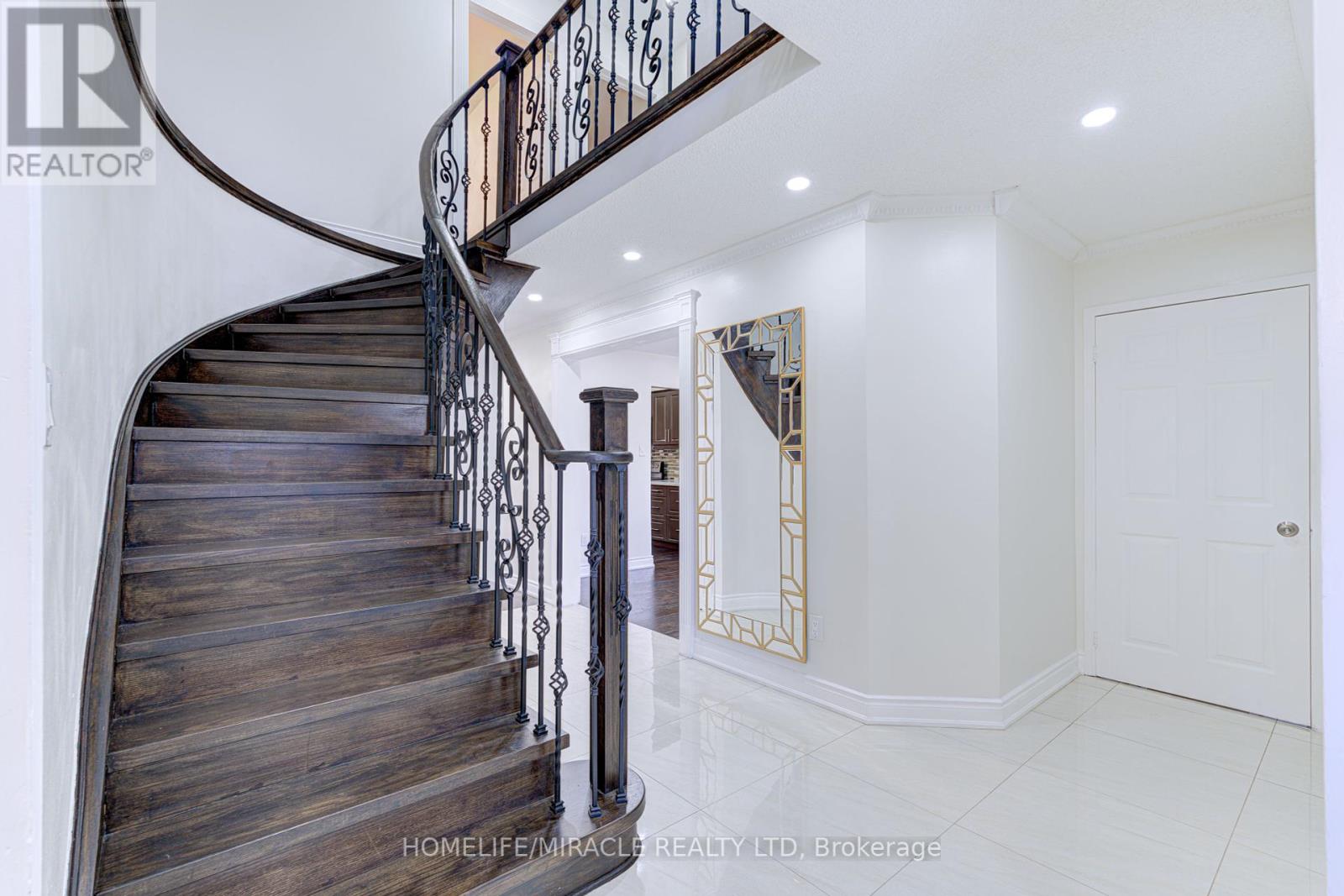 55 Castlehill Road, Brampton, Ontario  L6X 4C9 - Photo 7 - W12237218