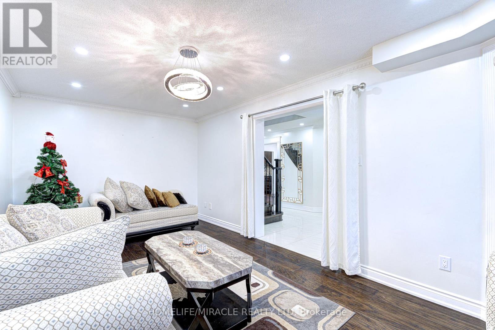 55 Castlehill Road, Brampton, Ontario  L6X 4C9 - Photo 9 - W12237218