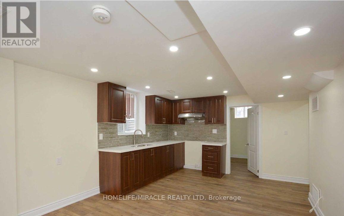 Bsmt - 833 Mays Crescent, Mississauga, Ontario  L5V 2G6 - Photo 4 - W12237292