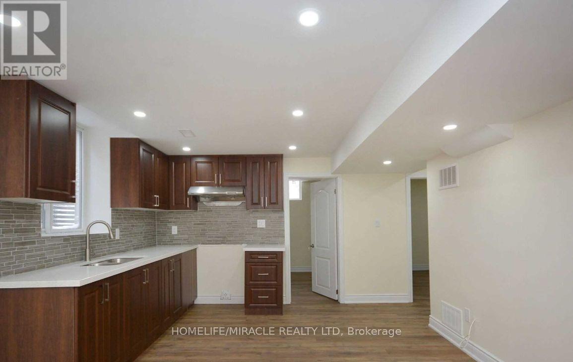 Bsmt - 833 Mays Crescent, Mississauga, Ontario  L5V 2G6 - Photo 5 - W12237292