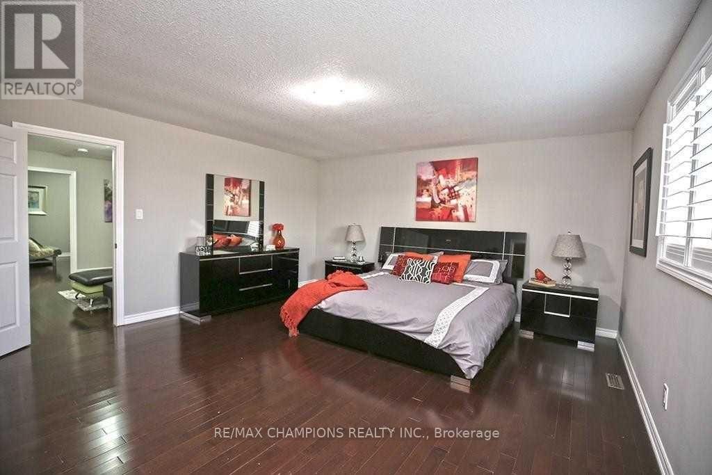 115 Medici Lane, Hamilton, Ontario  L9B 0G8 - Photo 8 - X12237310