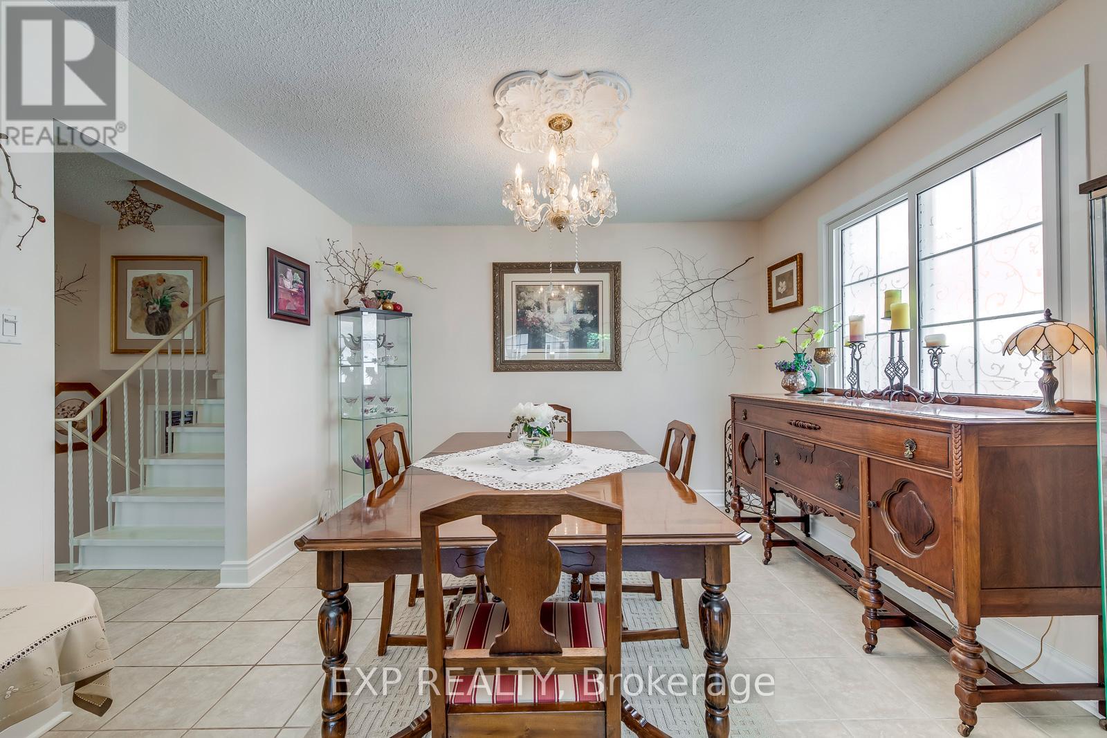 6330 Lorca Crescent, Mississauga (Meadowvale), Ontario  L5N 2J4 - Photo 12 - W12234453