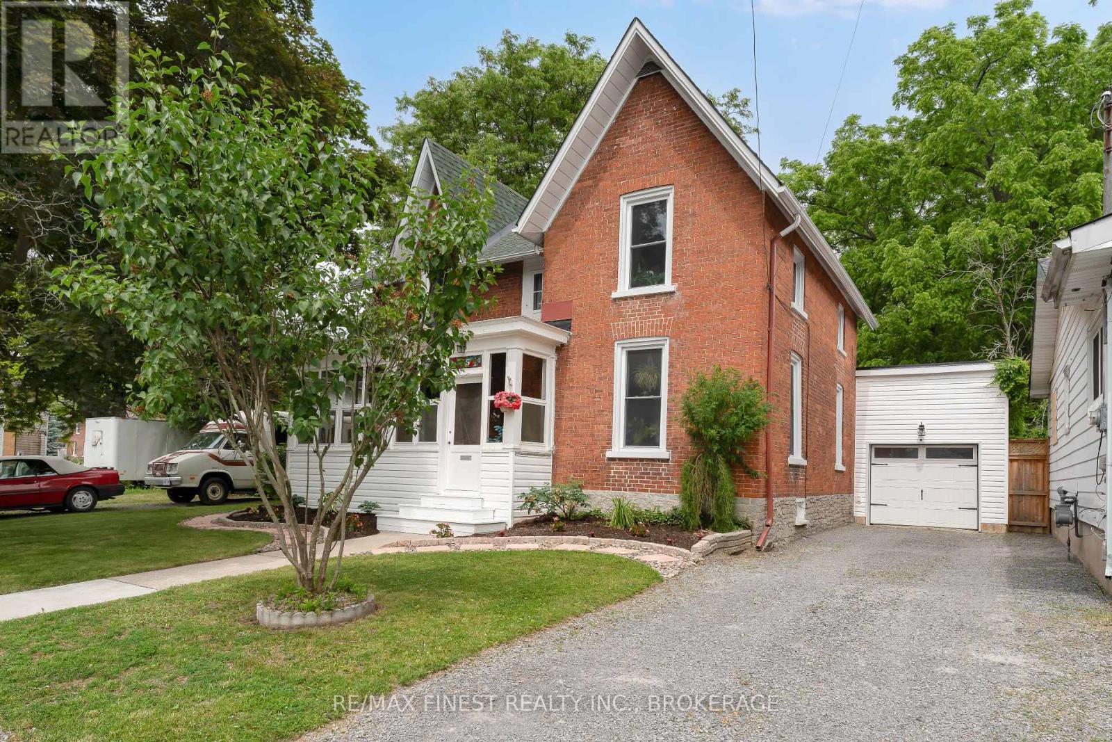 Property at 15 GRAHAM STREET E image 2