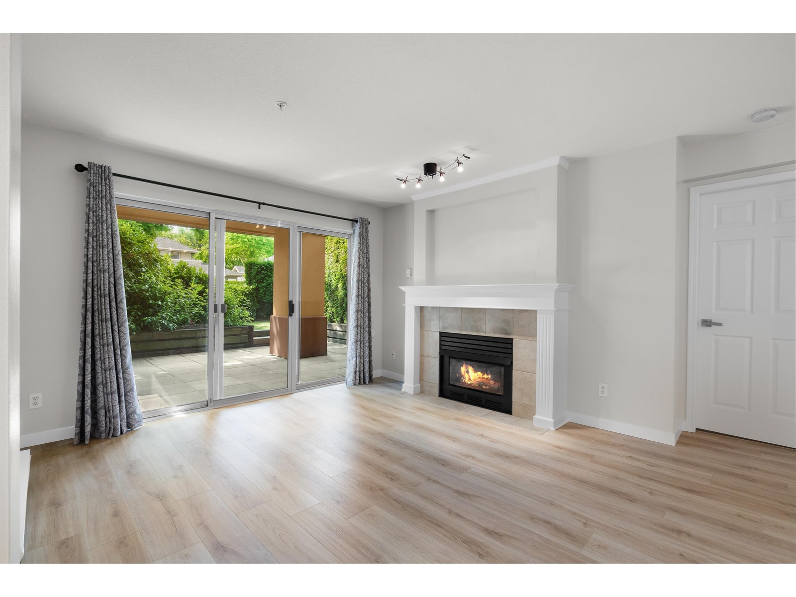 109 15155 22 Avenue, Surrey, British Columbia  V4A 9T4 - Photo 4 - R3018211