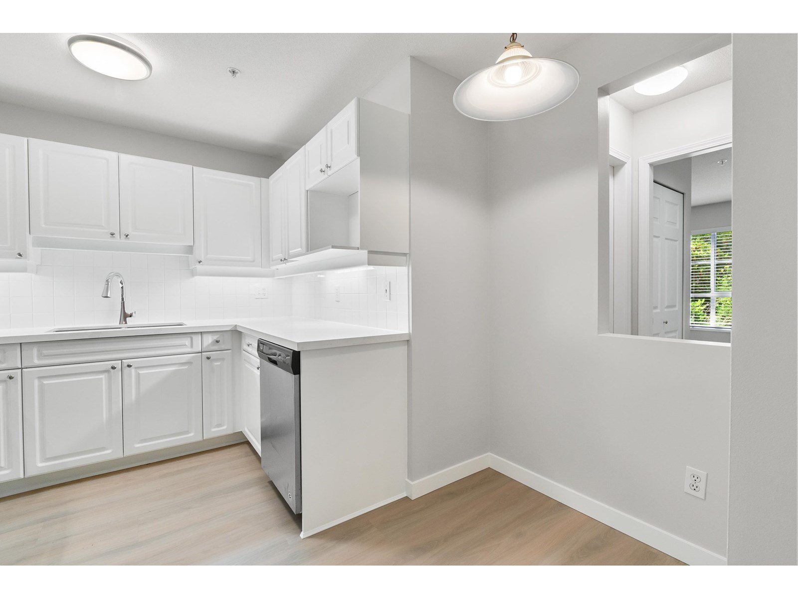 109 15155 22 Avenue, Surrey, British Columbia  V4A 9T4 - Photo 11 - R3018211