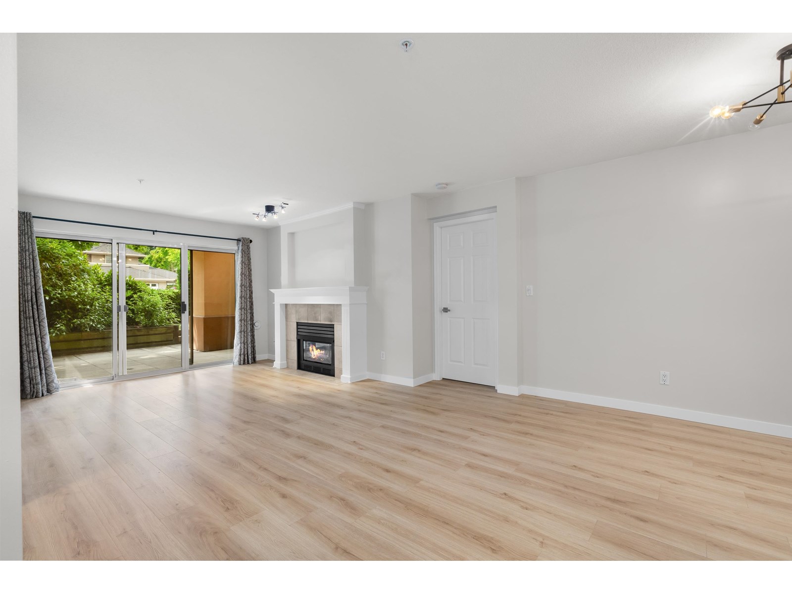 109 15155 22 Avenue, Surrey, British Columbia  V4A 9T4 - Photo 5 - R3018211