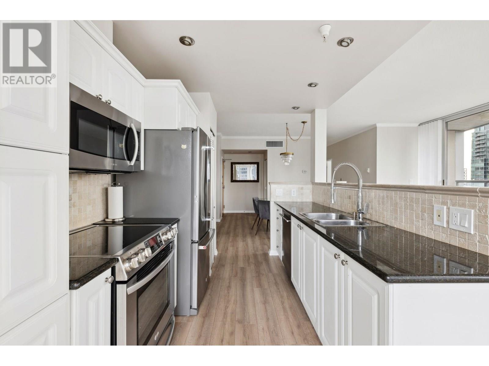 Listing Picture 12 of 31 : 2702 1166 MELVILLE STREET, Vancouver / 溫哥華 - 魯藝地產 Yvonne Lu Group - MLS Medallion Club Member