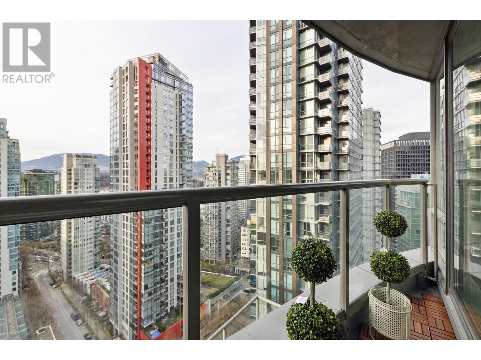 Listing Picture 3 of 31 : 2702 1166 MELVILLE STREET, Vancouver / 溫哥華 - 魯藝地產 Yvonne Lu Group - MLS Medallion Club Member