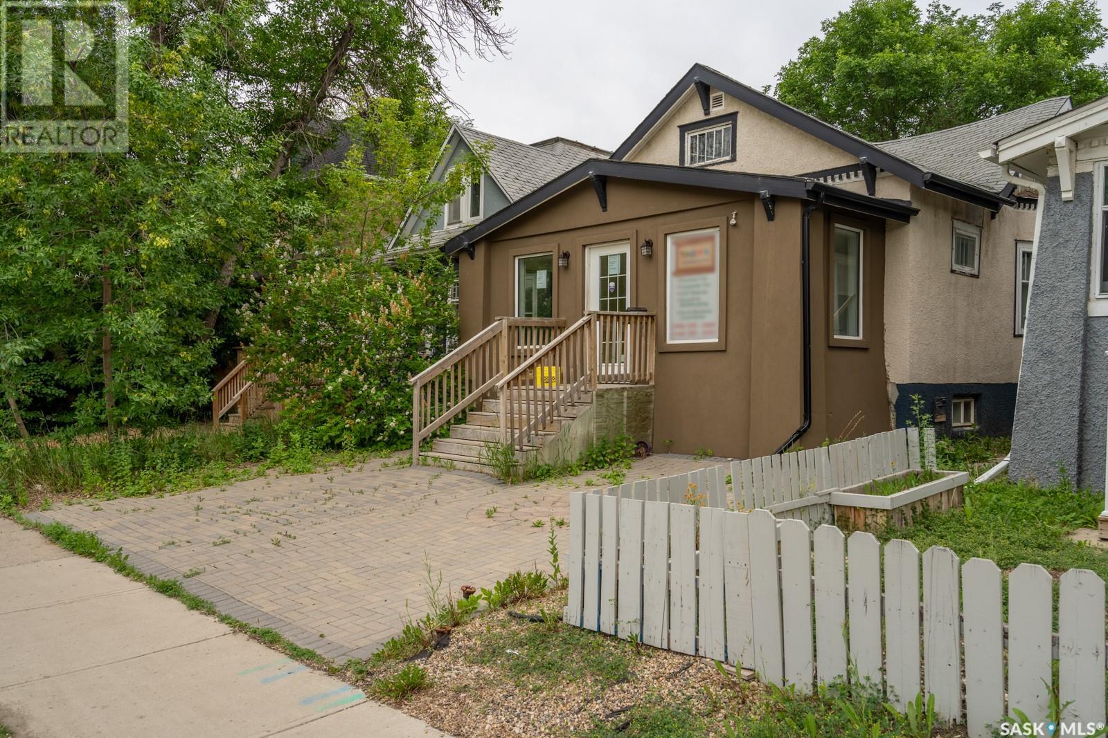 Property at 1535 VICTORIA AVENUE image 2