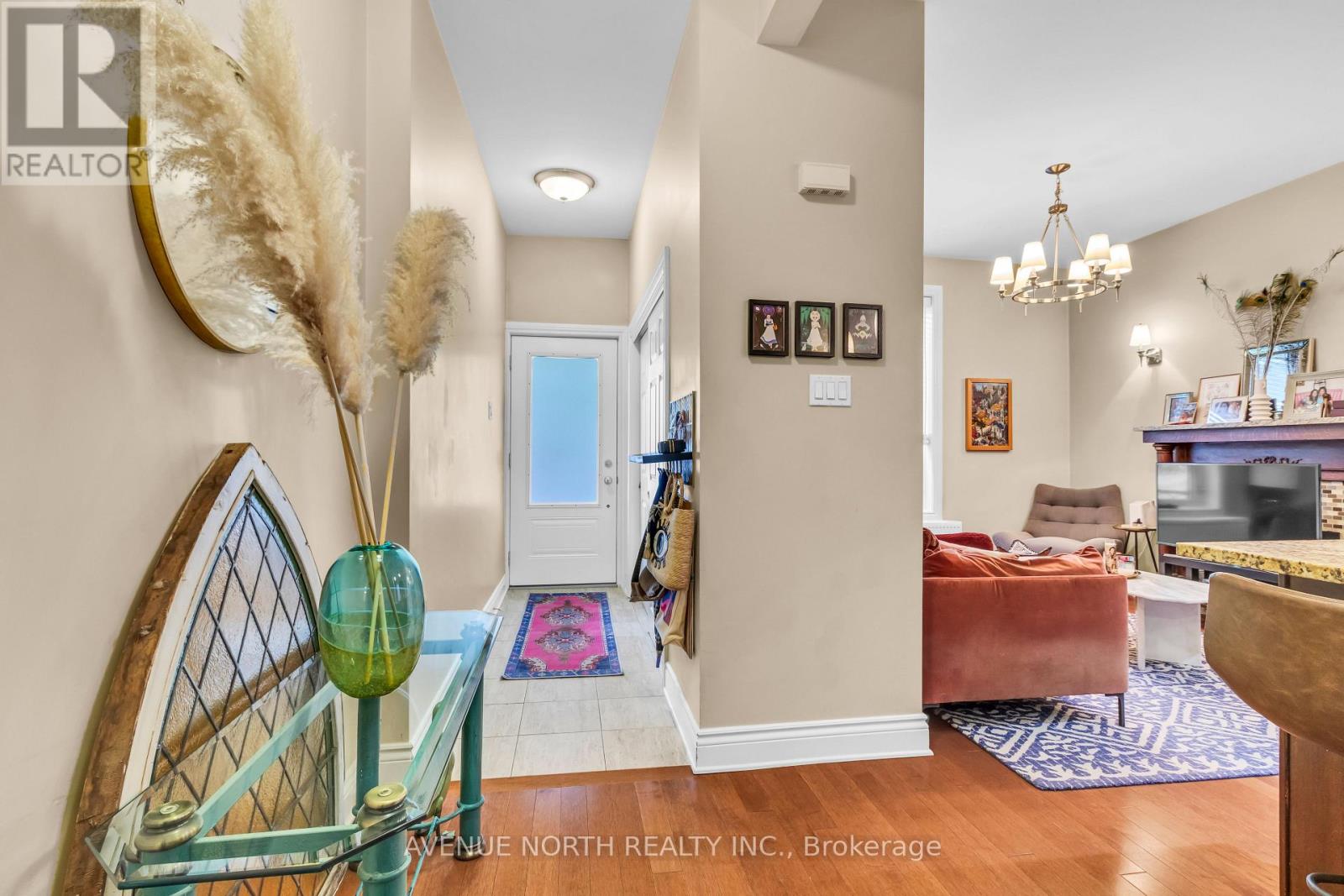 1 - 871 Somerset Street W, Ottawa, Ontario  K1R 6R6 - Photo 3 - X12237457