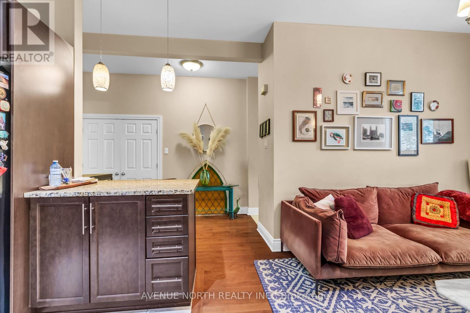 1 - 871 Somerset Street W, Ottawa, Ontario  K1R 6R6 - Photo 5 - X12237457