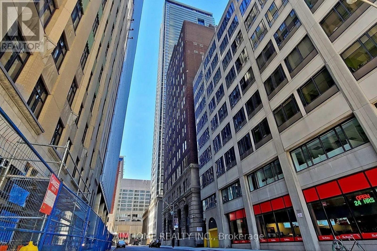 1415 - 70 Temprance Street, Toronto, Ontario  M5H 0B1 - Photo 3 - C12237451