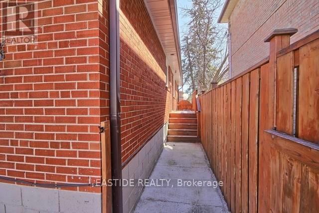 182 Moore Park Avenue, Toronto, Ontario  M2M 1N2 - Photo 18 - C12237462