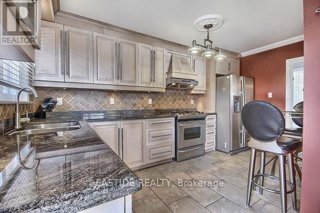 182 Moore Park Avenue, Toronto, Ontario  M2M 1N2 - Photo 5 - C12237462