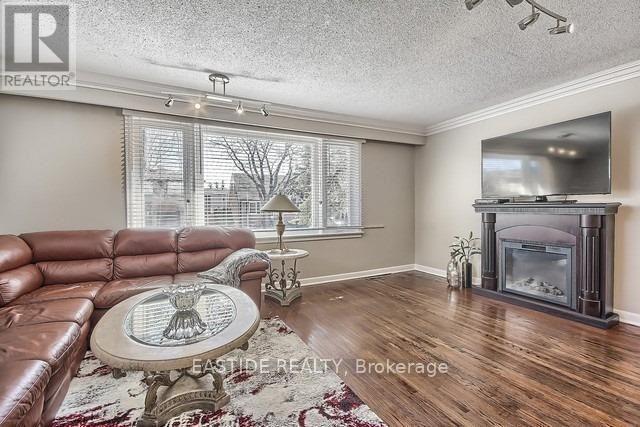 182 Moore Park Avenue, Toronto, Ontario  M2M 1N2 - Photo 9 - C12237462