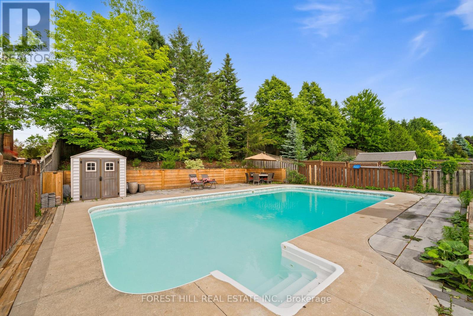 Property at 35 BENVILLE CRESCENT image 2