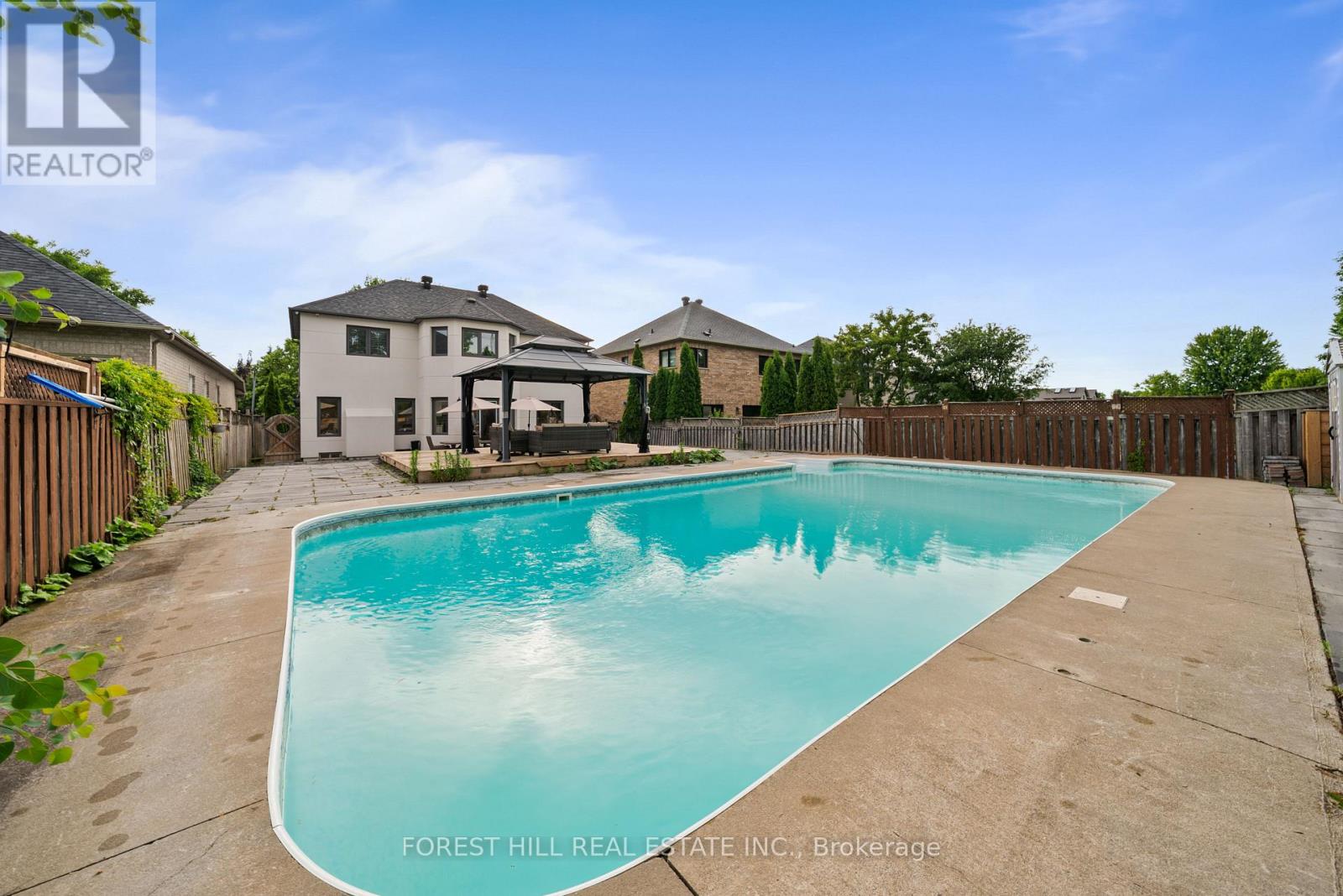 Property at 35 BENVILLE CRESCENT image 3