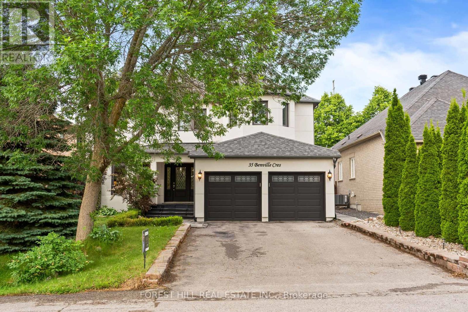 Property at 35 BENVILLE CRESCENT image 4