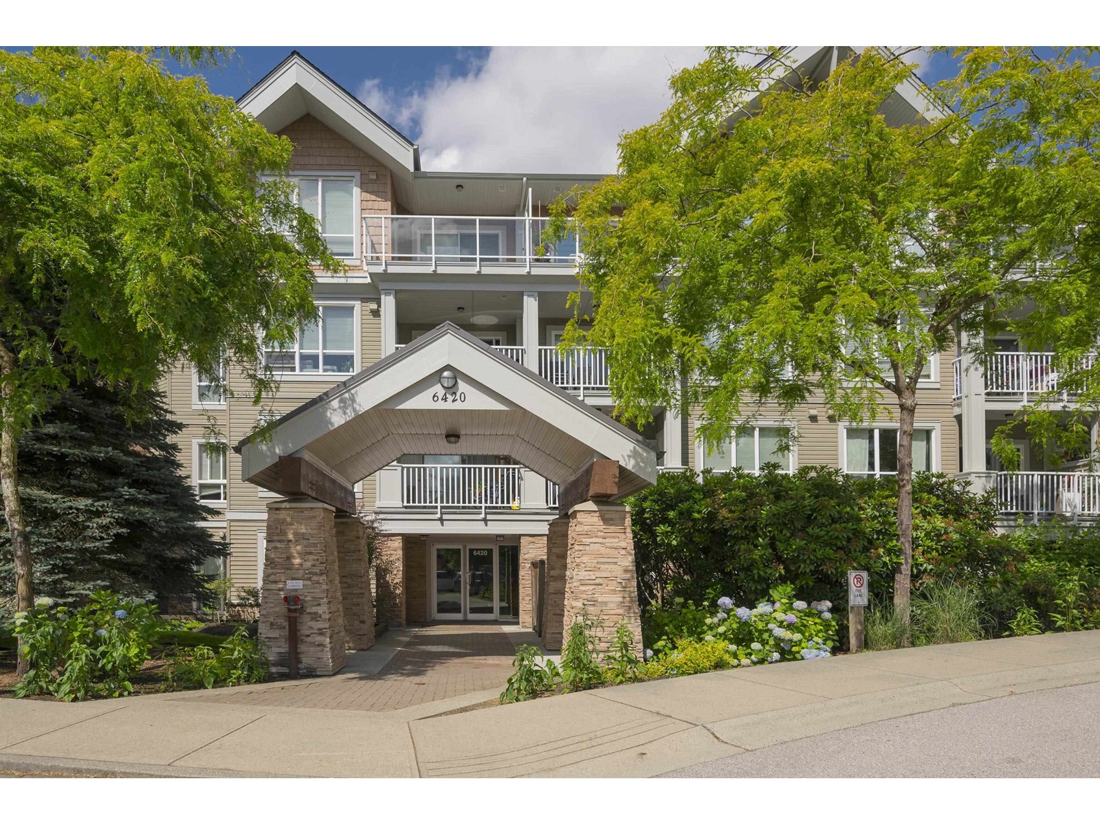 409 6420 194 STREET, surrey, British Columbia V4N6J7