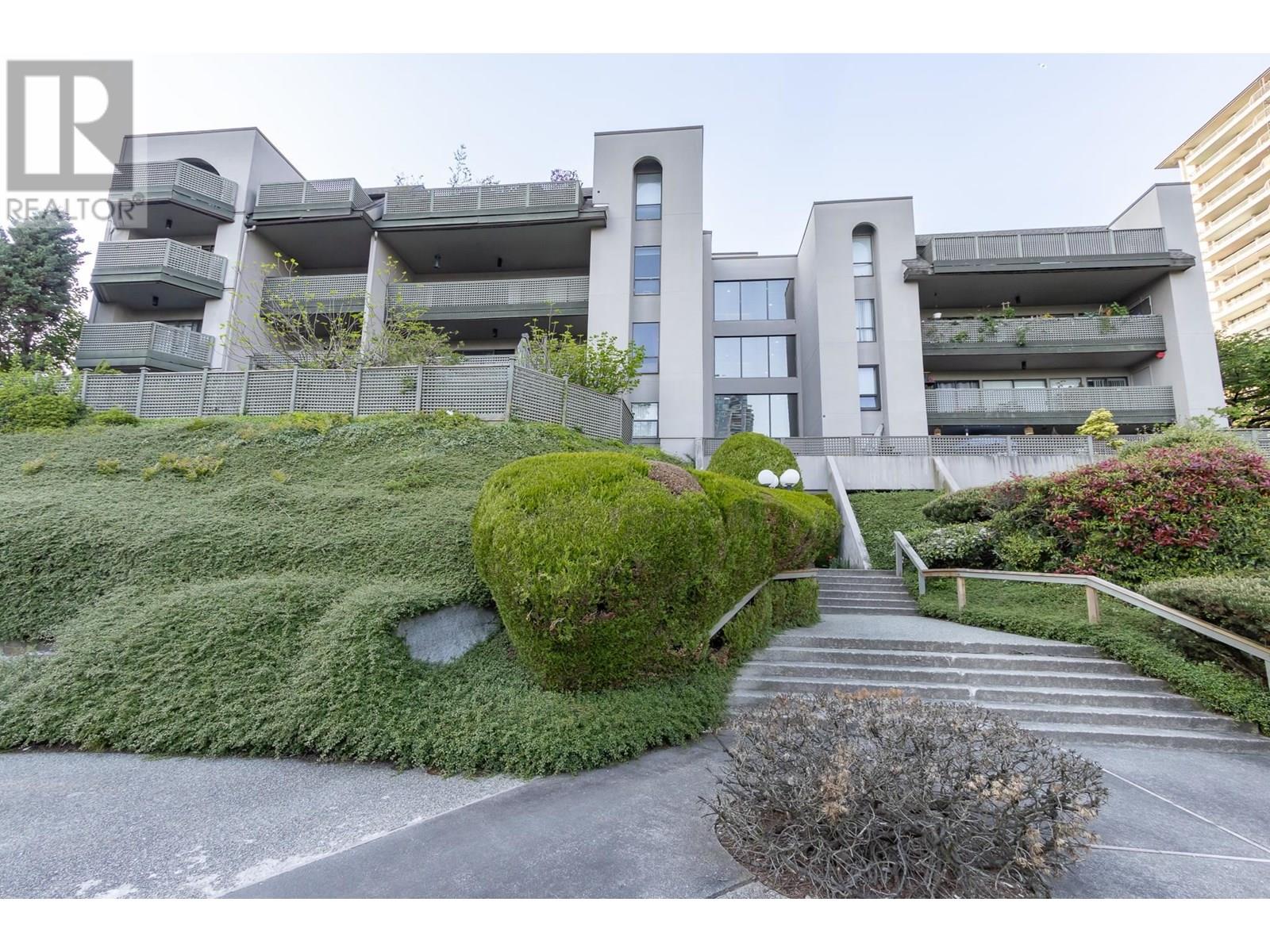 402 4941 Lougheed Highway, Burnaby, British Columbia  V5B 4S6 - Photo 1 - R2997782