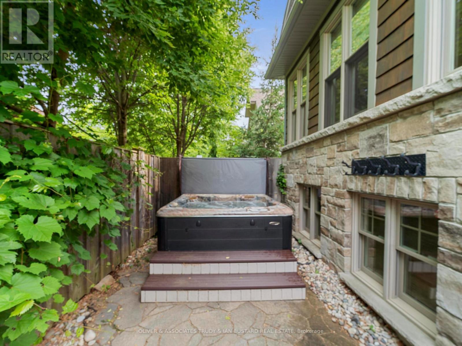 21 Wondergrove Court, Lambton Shores, Ontario  N0M 1T0 - Photo 42 - X12237504