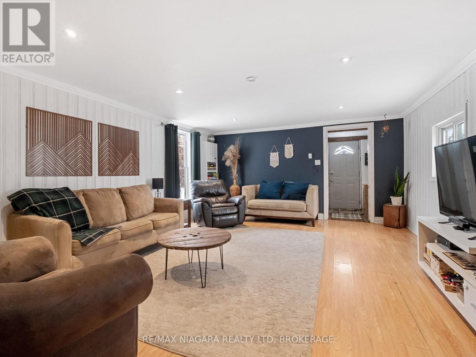 Property at 39 LONGTENT AVENUE image 3