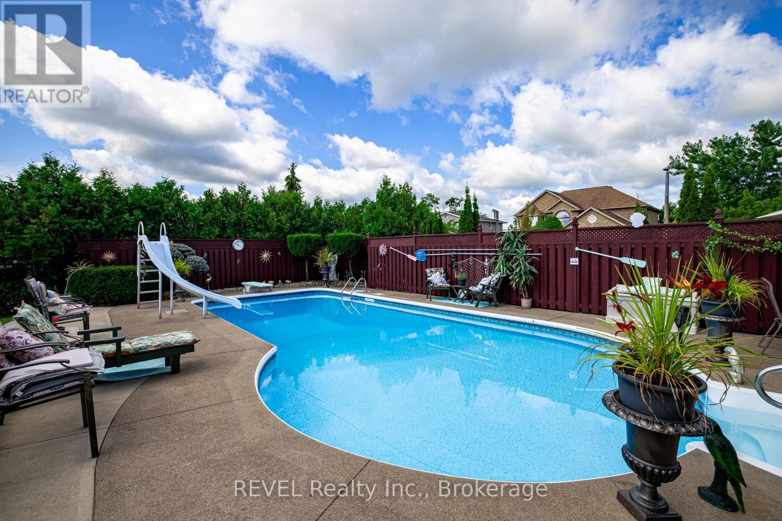 Property at 23 GREEN MEADOW CRESCENT image 3
