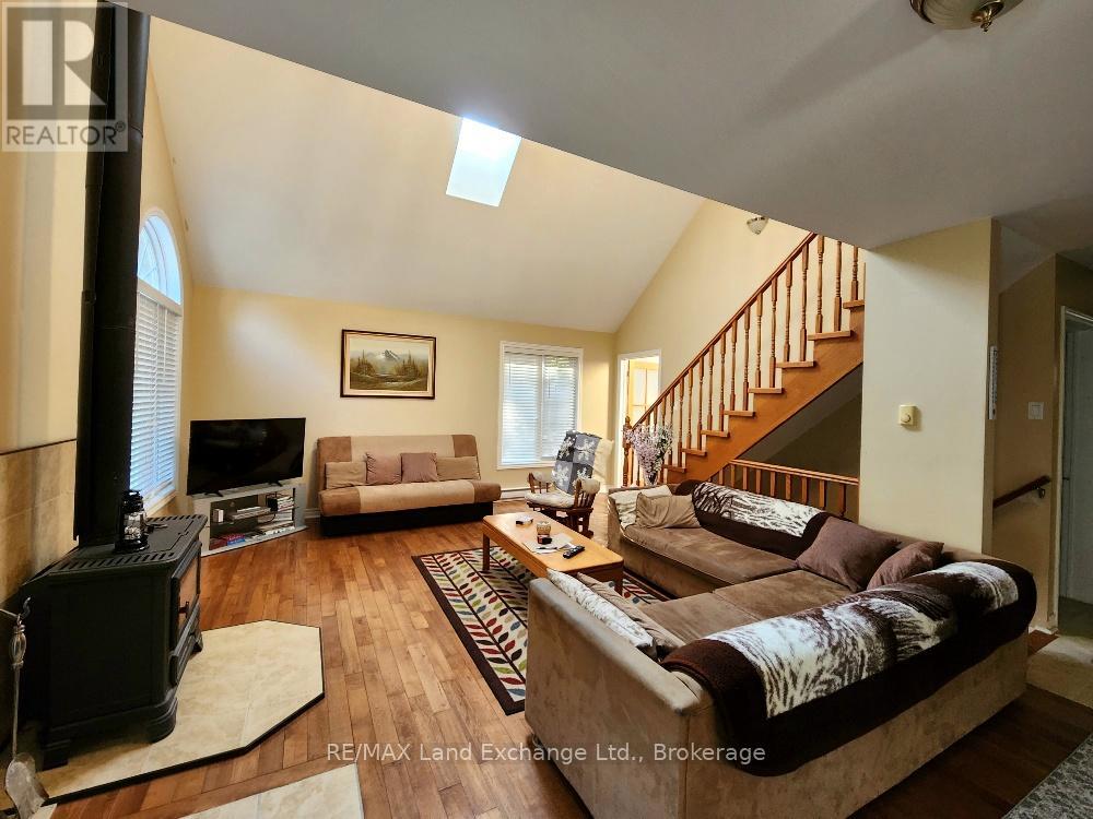 207 Birch Crescent, Huron-Kinloss, Ontario  N0G 2R0 - Photo 6 - X12237570