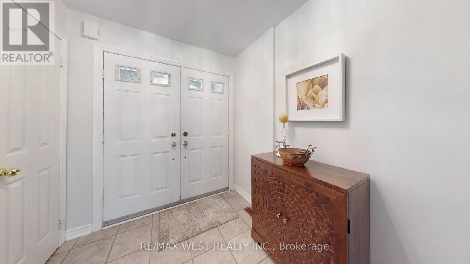 Property at 6 MISTLEFLOWER COURT image 5