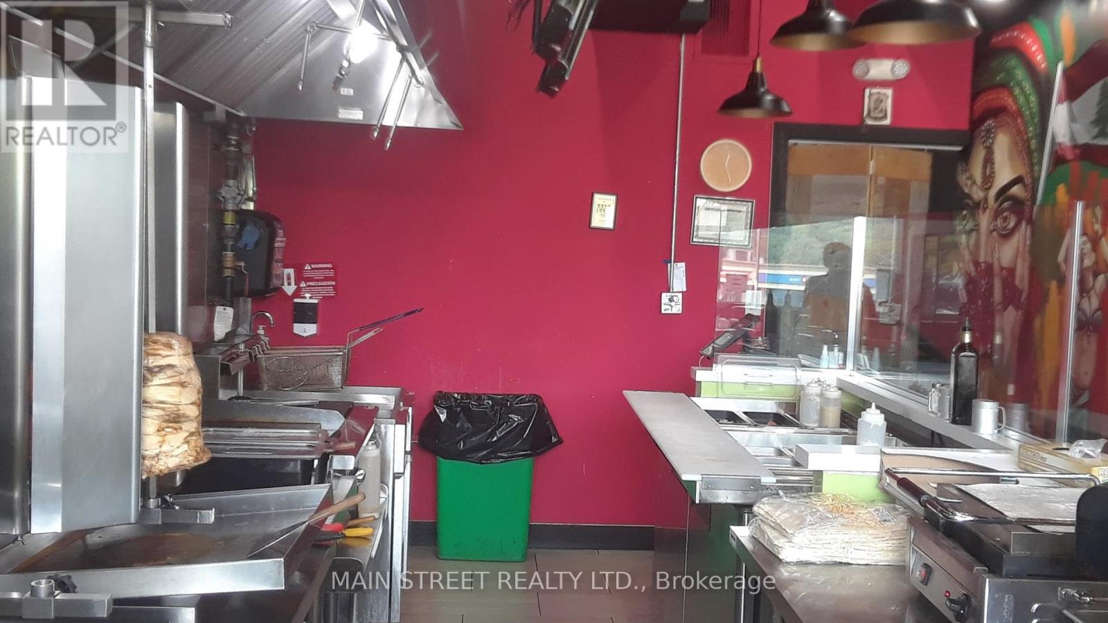 3c Mountain Street, Grimsby, Ontario  L3M 3J5 - Photo 4 - X12237557