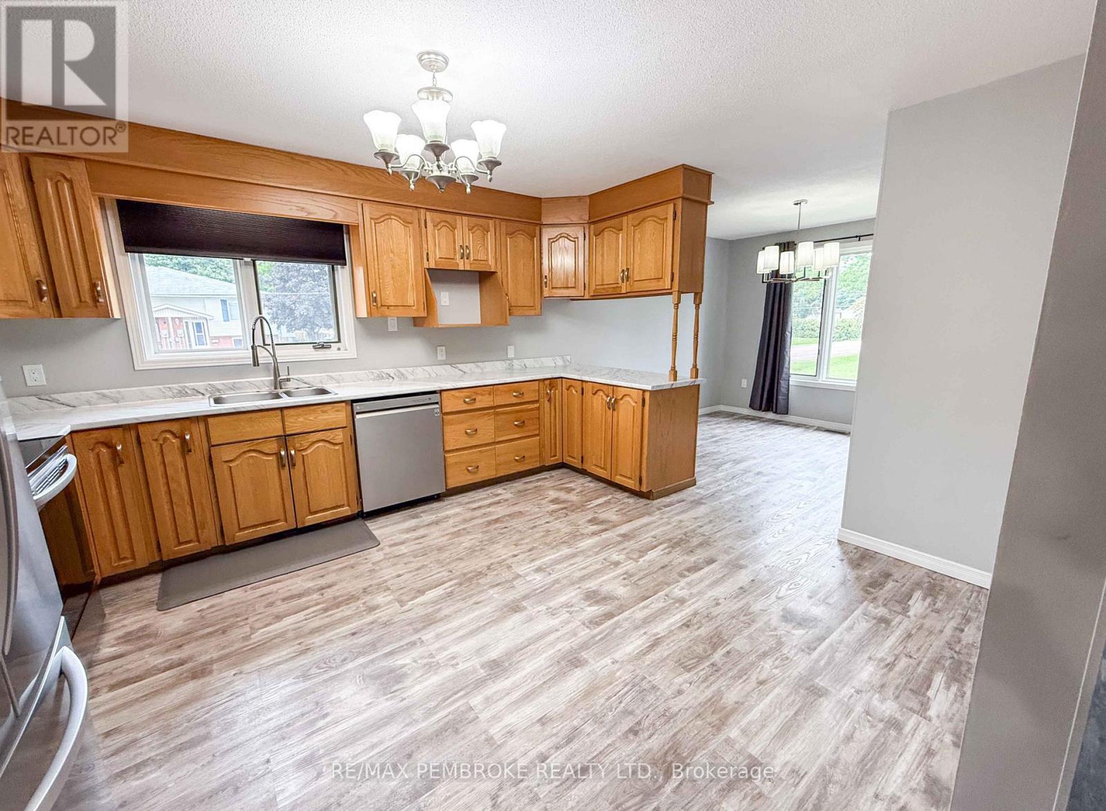 535 Fraser Street, Pembroke, Ontario  K8A 1Z2 - Photo 16 - X12237629