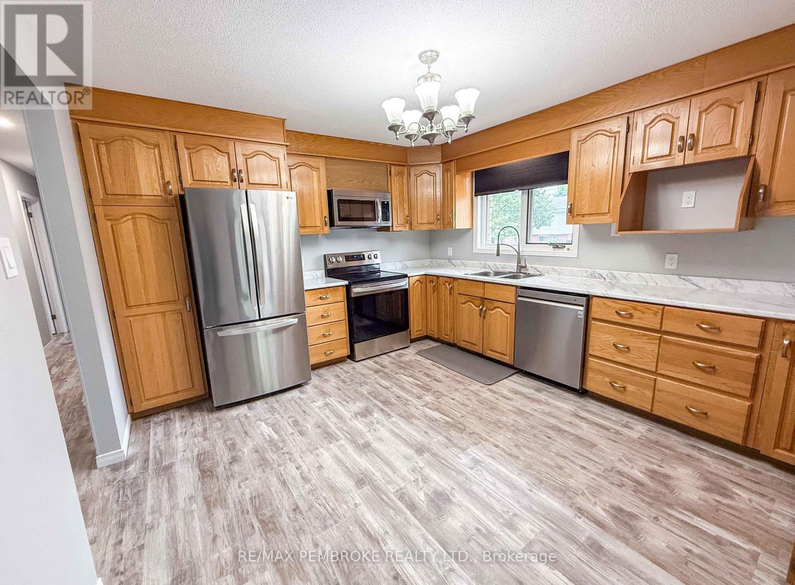 535 Fraser Street, Pembroke, Ontario  K8A 1Z2 - Photo 17 - X12237629
