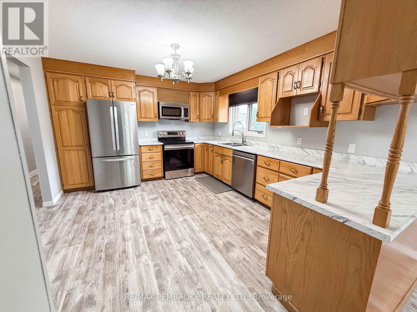 535 Fraser Street, Pembroke, Ontario  K8A 1Z2 - Photo 18 - X12237629