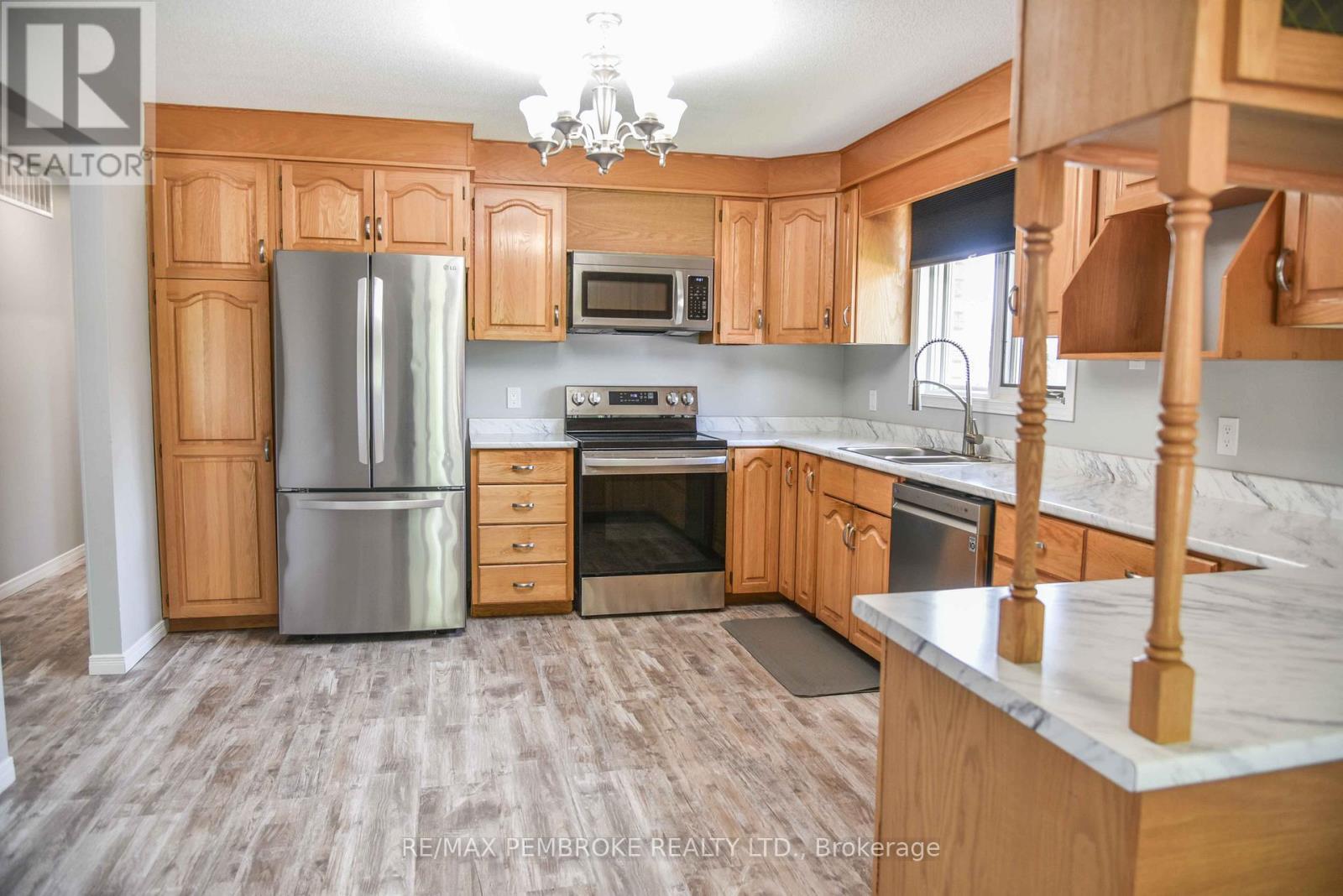 535 Fraser Street, Pembroke, Ontario  K8A 1Z2 - Photo 20 - X12237629