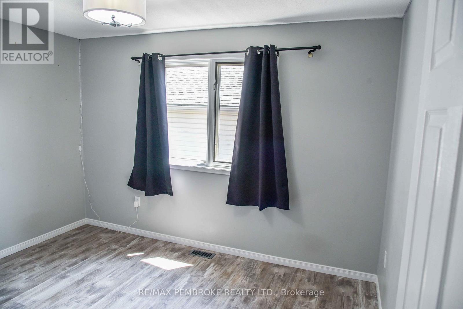 535 Fraser Street, Pembroke, Ontario  K8A 1Z2 - Photo 30 - X12237629