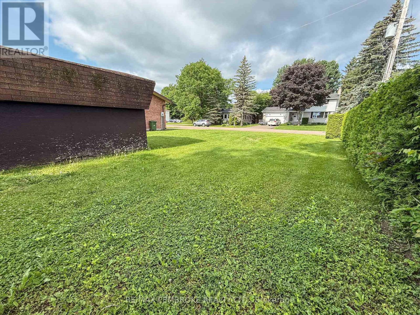 535 Fraser Street, Pembroke, Ontario  K8A 1Z2 - Photo 43 - X12237629