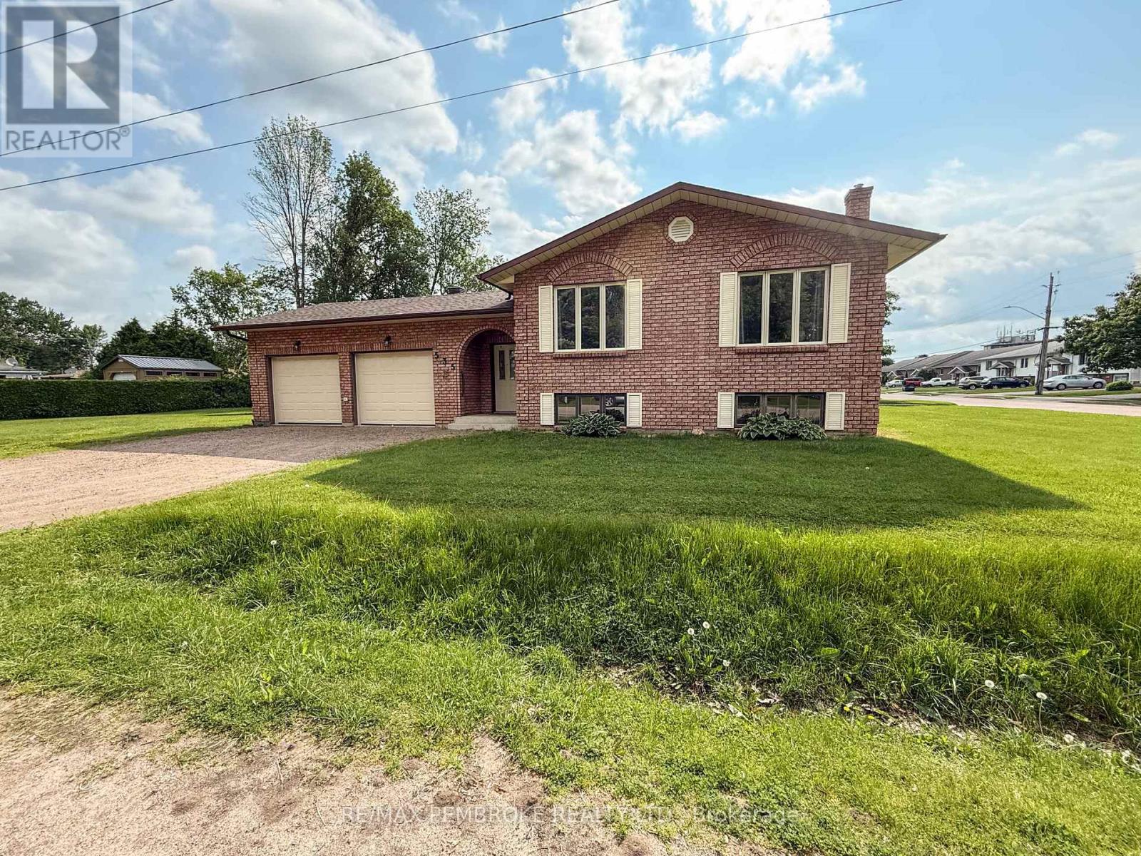 535 Fraser Street, Pembroke, Ontario  K8A 1Z2 - Photo 7 - X12237629