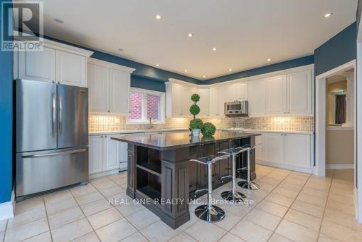 63 The Fairways, Markham, Ontario  L6C 2A4 - Photo 5 - N12237604