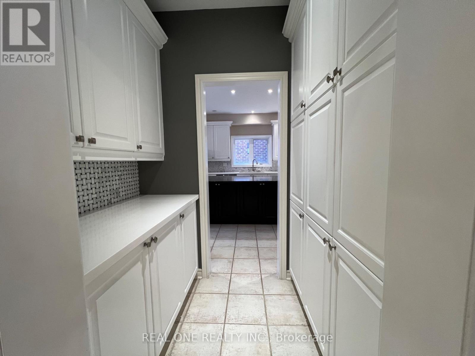 63 The Fairways, Markham, Ontario  L6C 2A4 - Photo 6 - N12237604