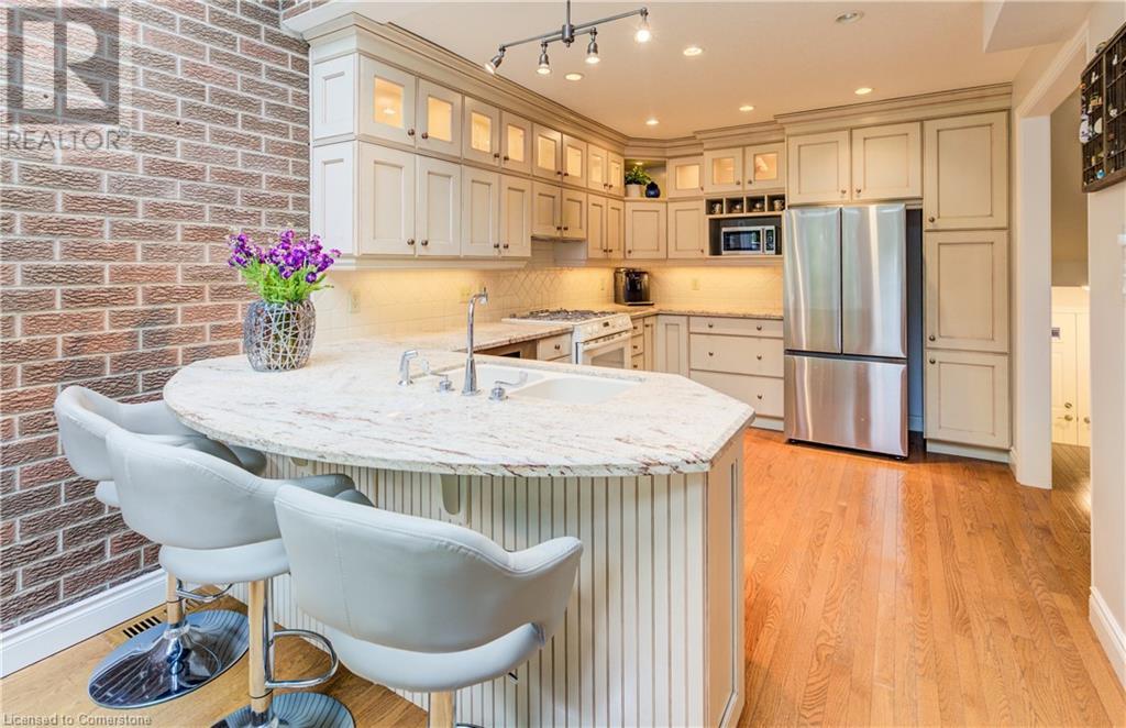 Property at 52 ALLEN Street W Unit# 2 image 3