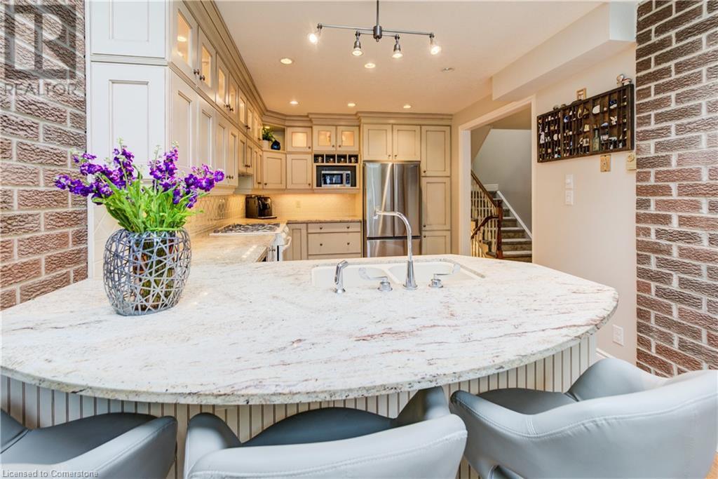 Property at 52 ALLEN Street W Unit# 2 image 4