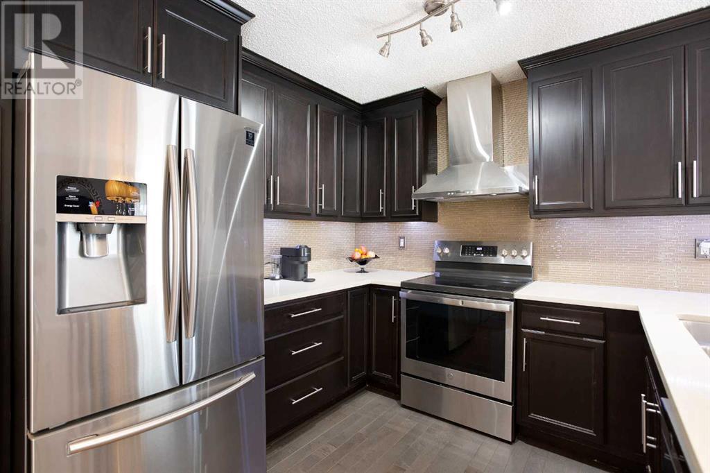 Property at 56 Strathclair Place SW image 5
