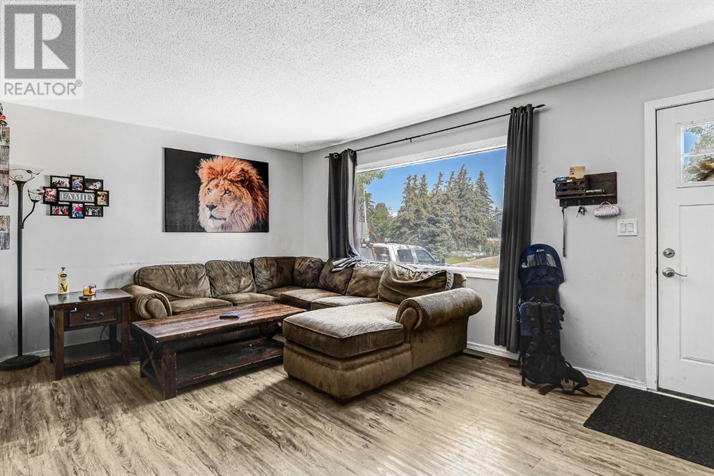 Property at 9825 91 Avenue image 2