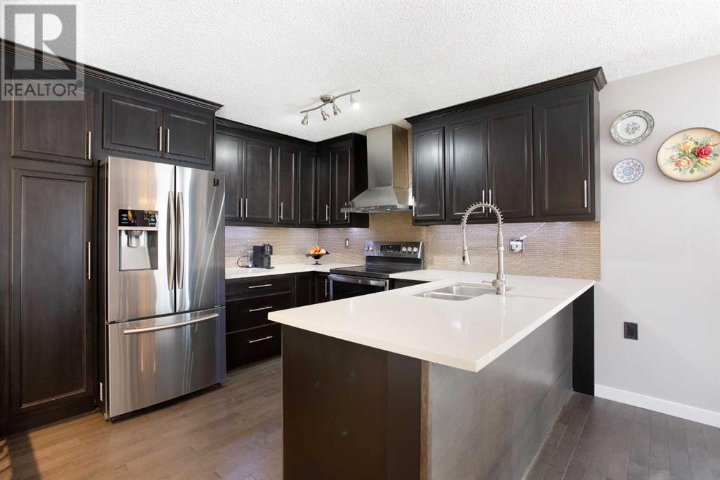Property at 56 Strathclair Place SW image 3
