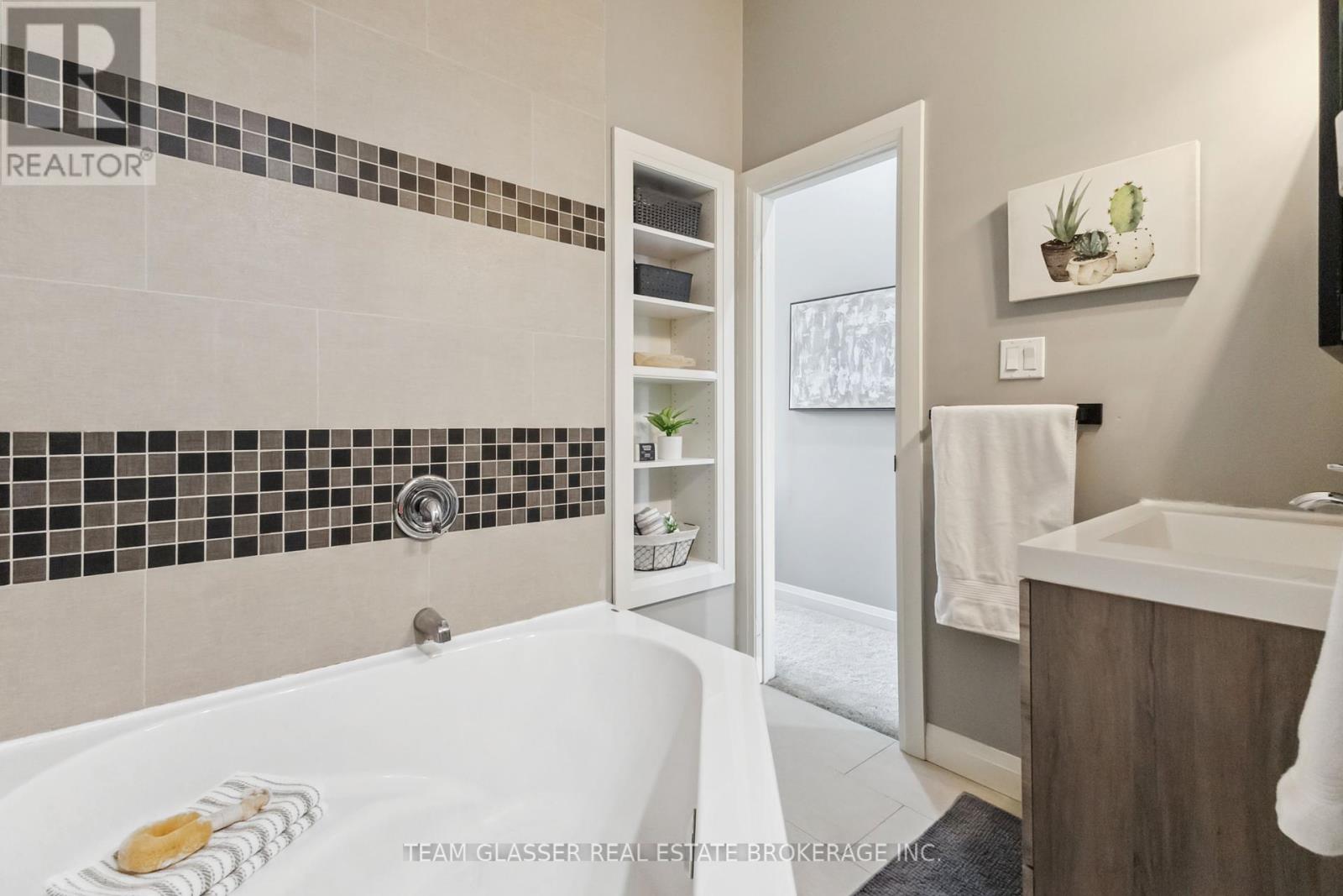768 Glasgow Street, London East, Ontario  N5Y 1V9 - Photo 35 - X12237703