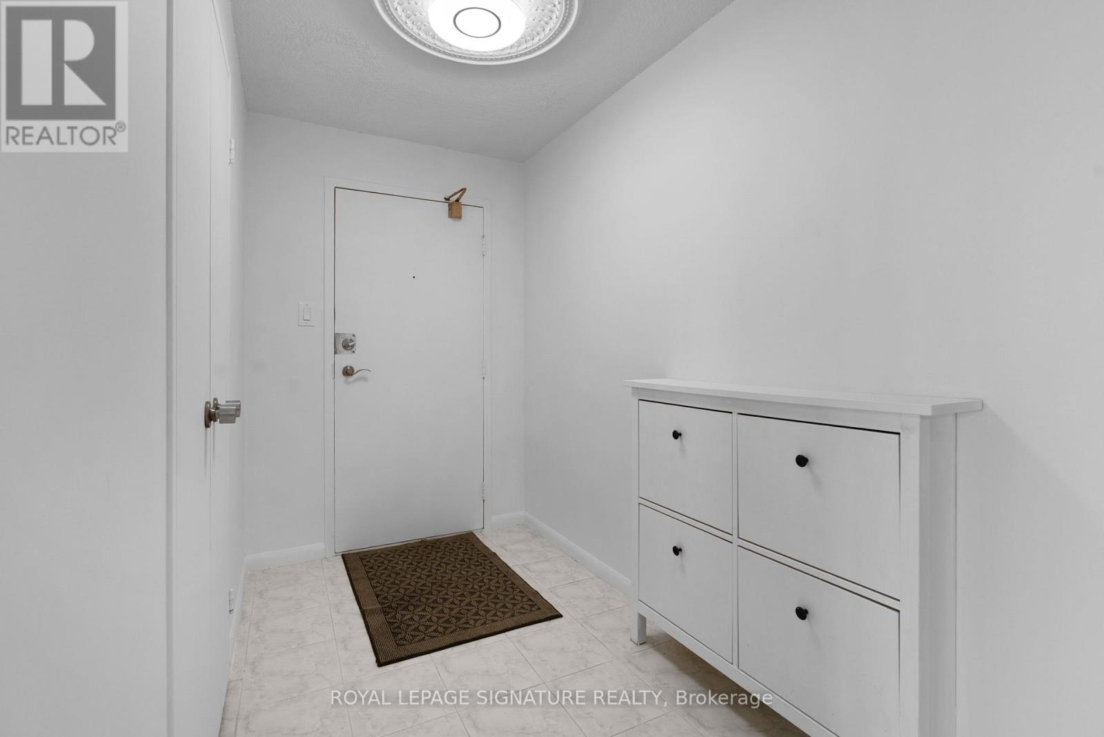 1016 - 1320 Mississauga Valley Boulevard, Mississauga, Ontario  L5A 3R6 - Photo 2 - W12237603