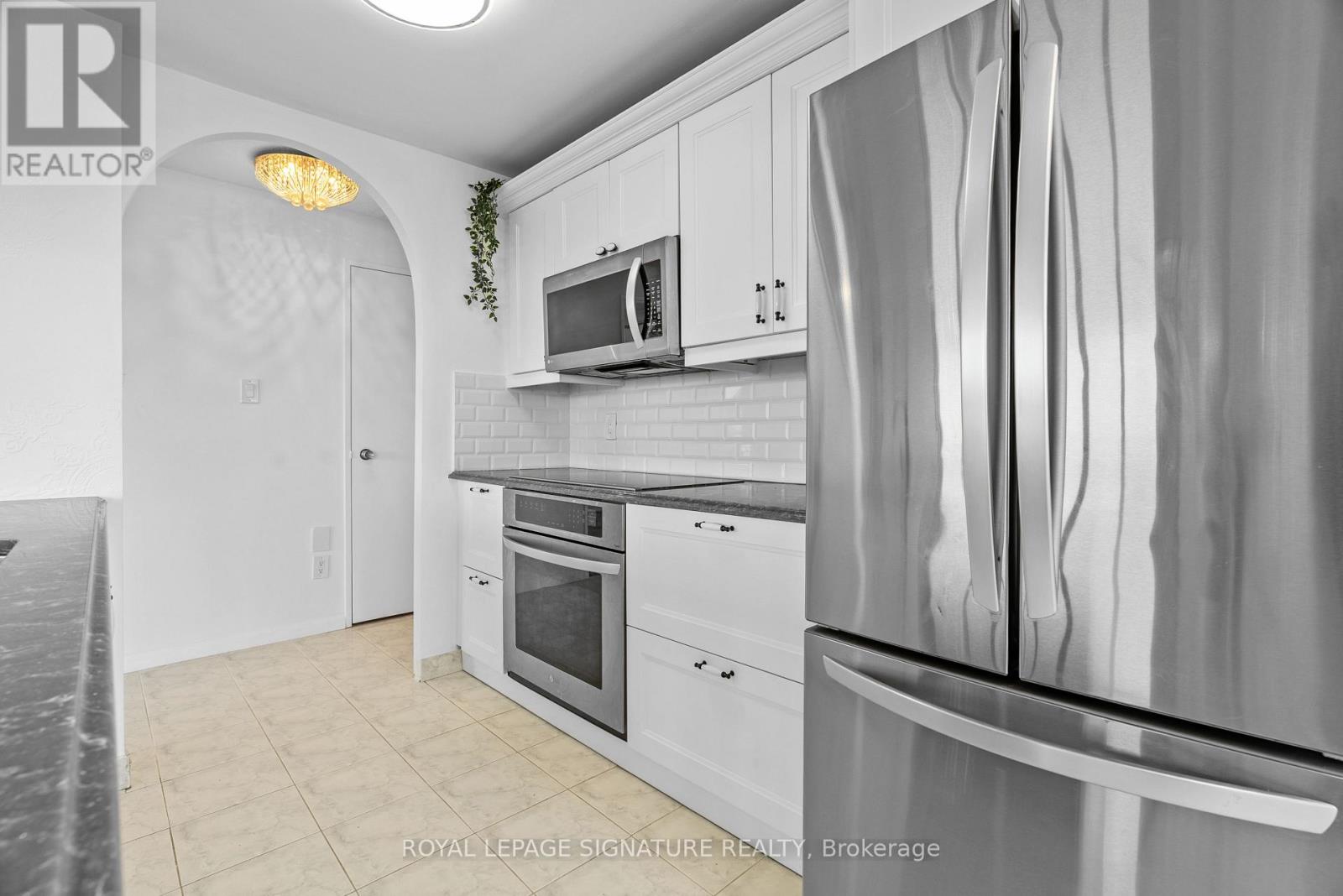 1016 - 1320 Mississauga Valley Boulevard, Mississauga, Ontario  L5A 3R6 - Photo 9 - W12237603