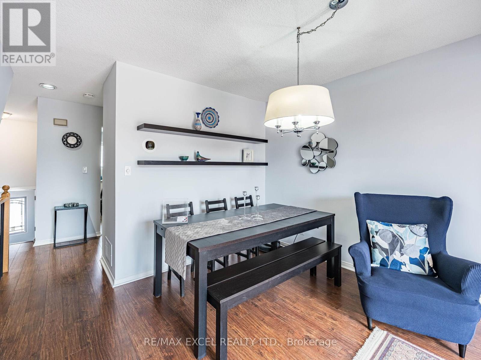 Property at 97 WILLIAM CURTIS CIRCLE image 4