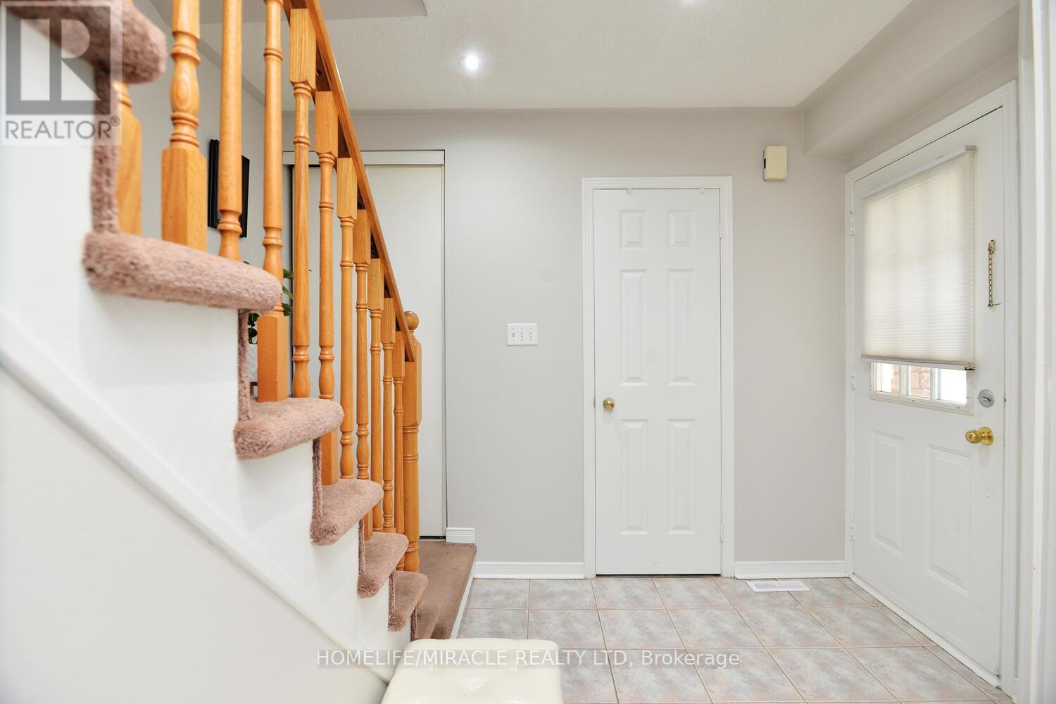 37 Prairie Rose Circle, Brampton, Ontario  L6R 1R6 - Photo 10 - W12237694